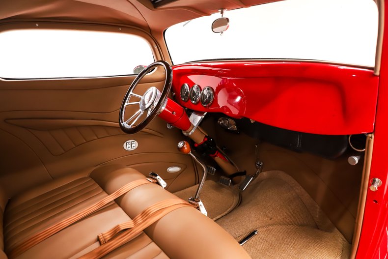 Ford-Custom-1933-Red-Tan-44