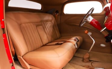 Ford-Custom-1933-Red-Tan-46