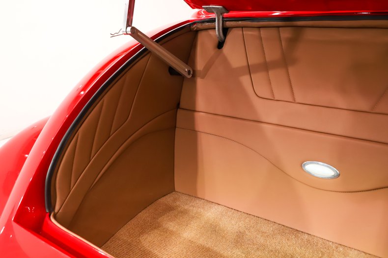 Ford-Custom-1933-Red-Tan-6