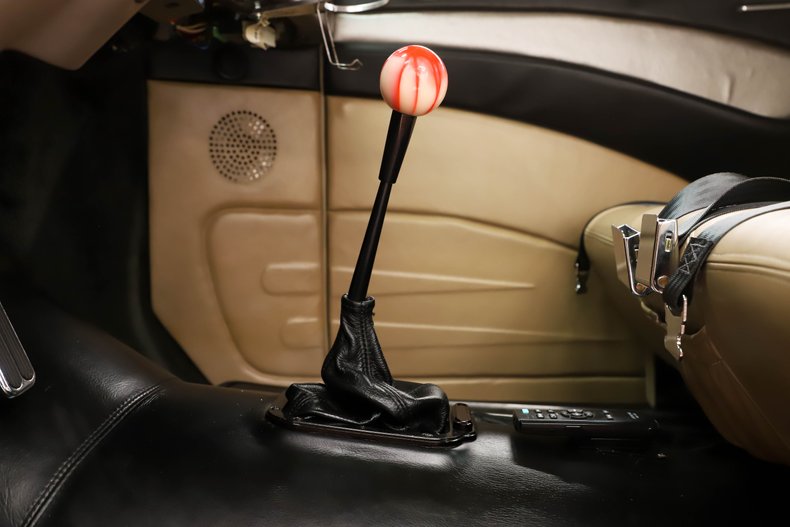 Ford-Custom-1937-Tangelo-Pearl-Beige-25