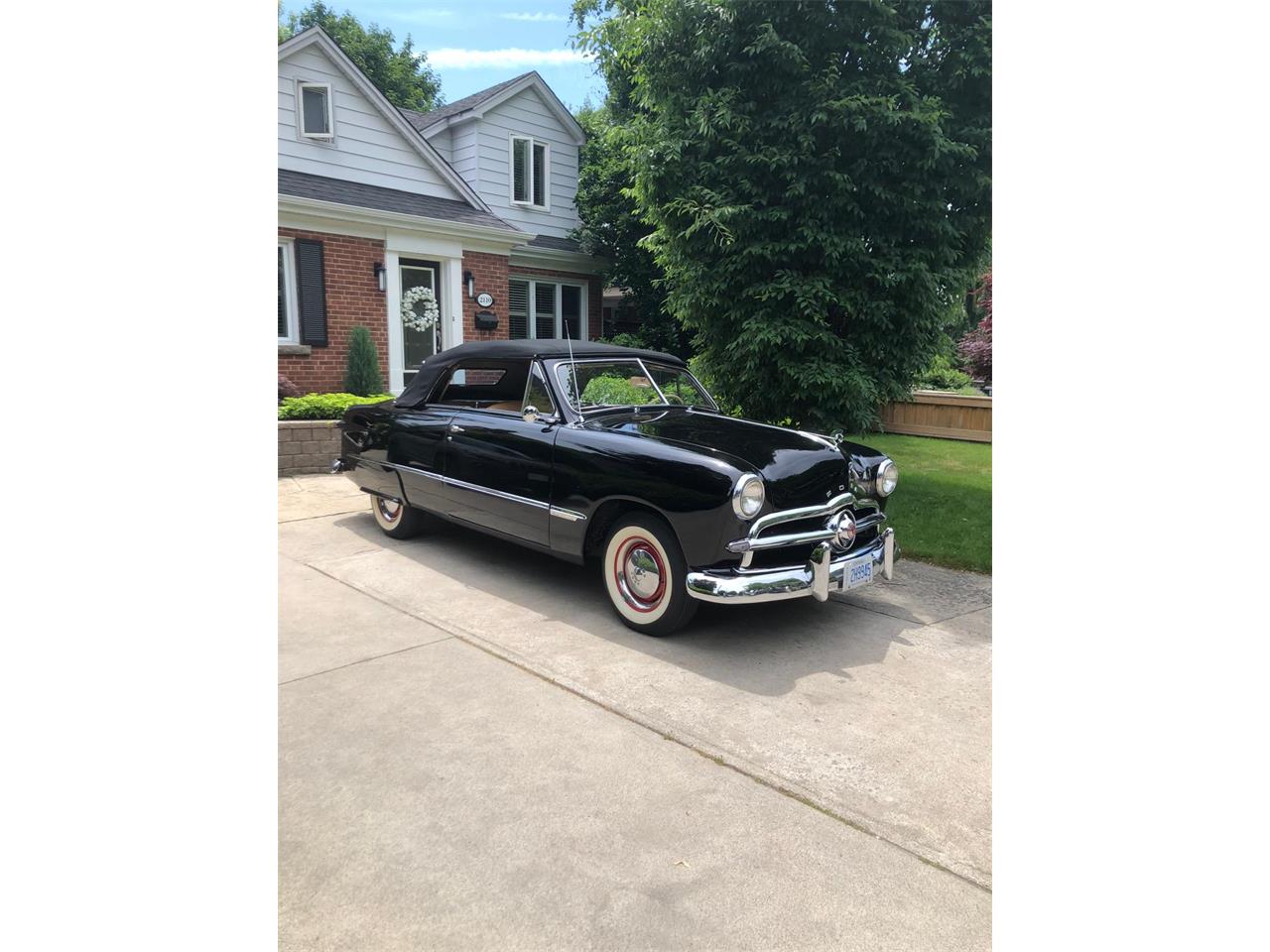 Ford-Custom-1949-Black-Tan-1