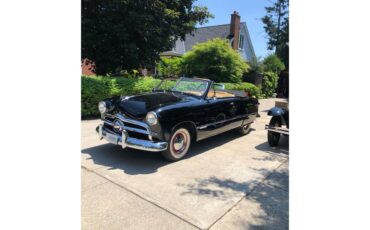Ford-Custom-1949-Black-Tan