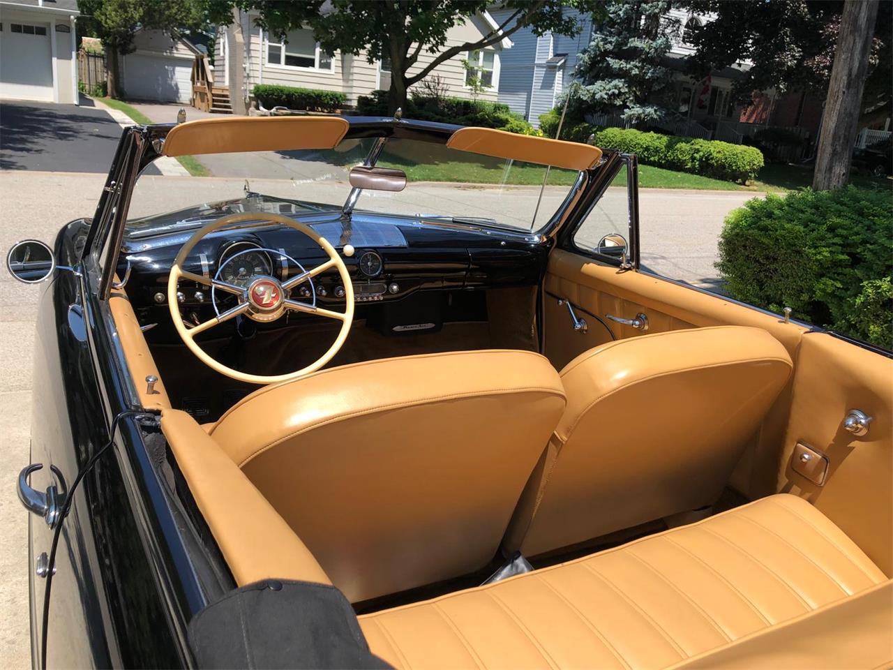Ford-Custom-1949-Black-Tan-4