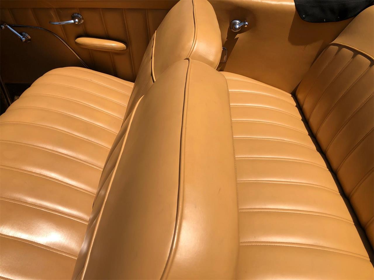 Ford-Custom-1949-Black-Tan-5