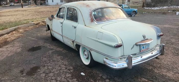 Ford-Custom-1951-10