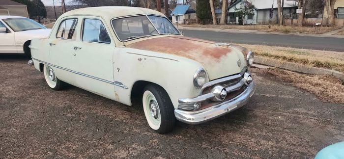 Ford-Custom-1951-12