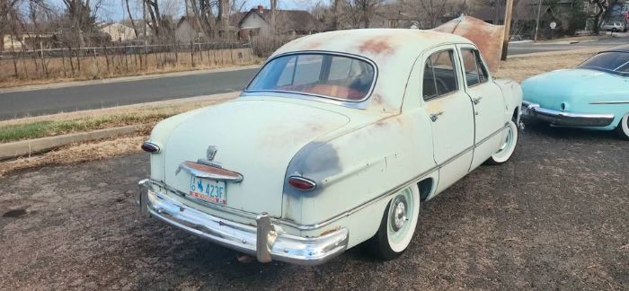 Ford-Custom-1951-8