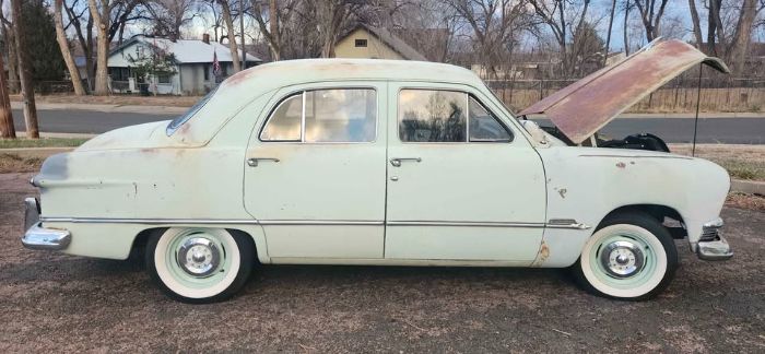 Ford-Custom-1951-9