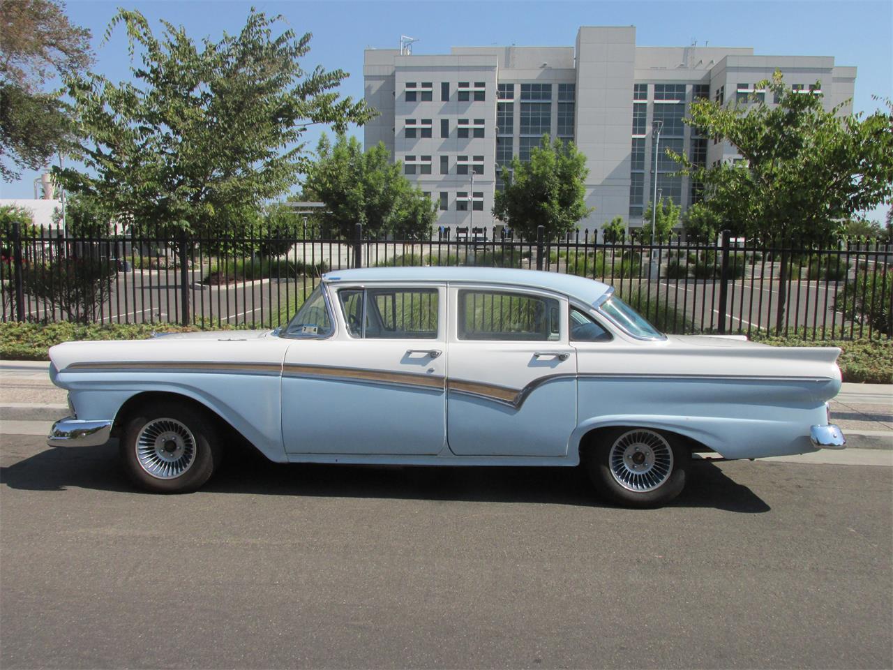Ford-Custom-300-1957-Blue-White-Blue-White-3
