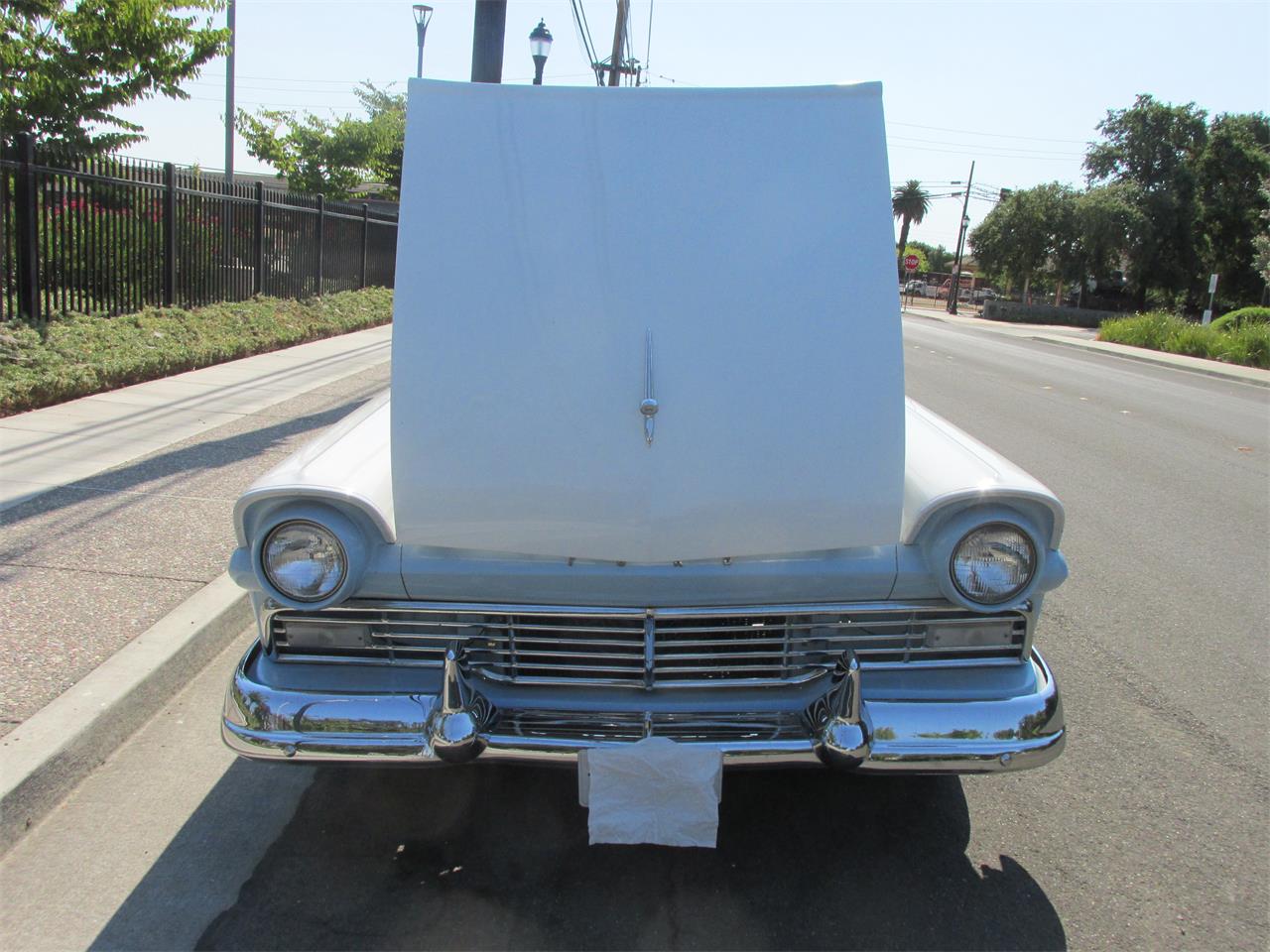 Ford-Custom-300-1957-Blue-White-Blue-White-33