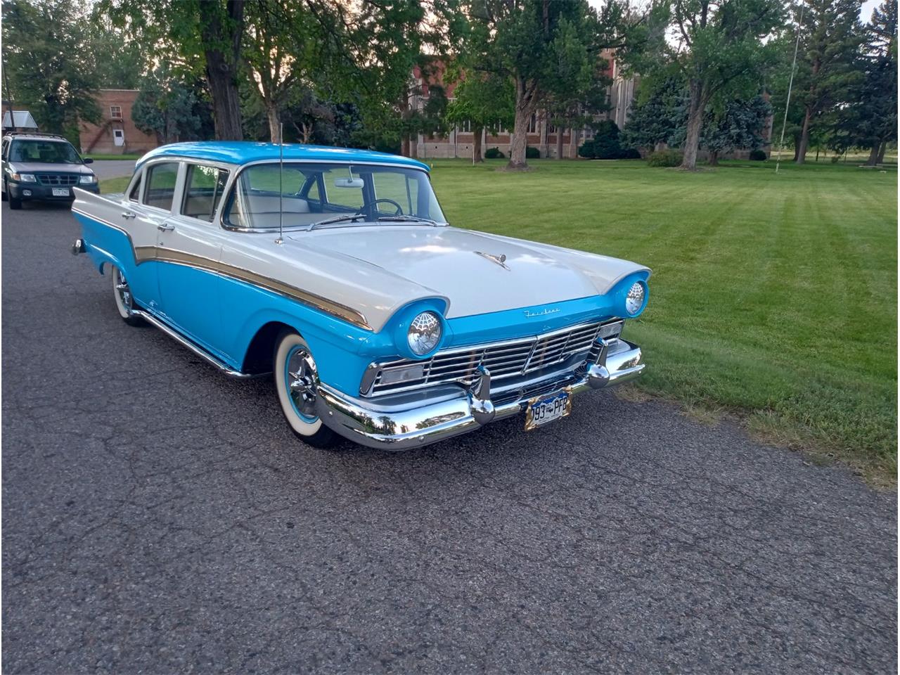 Ford-Custom-300-1957-Turquoise-and-cream-Blue-6