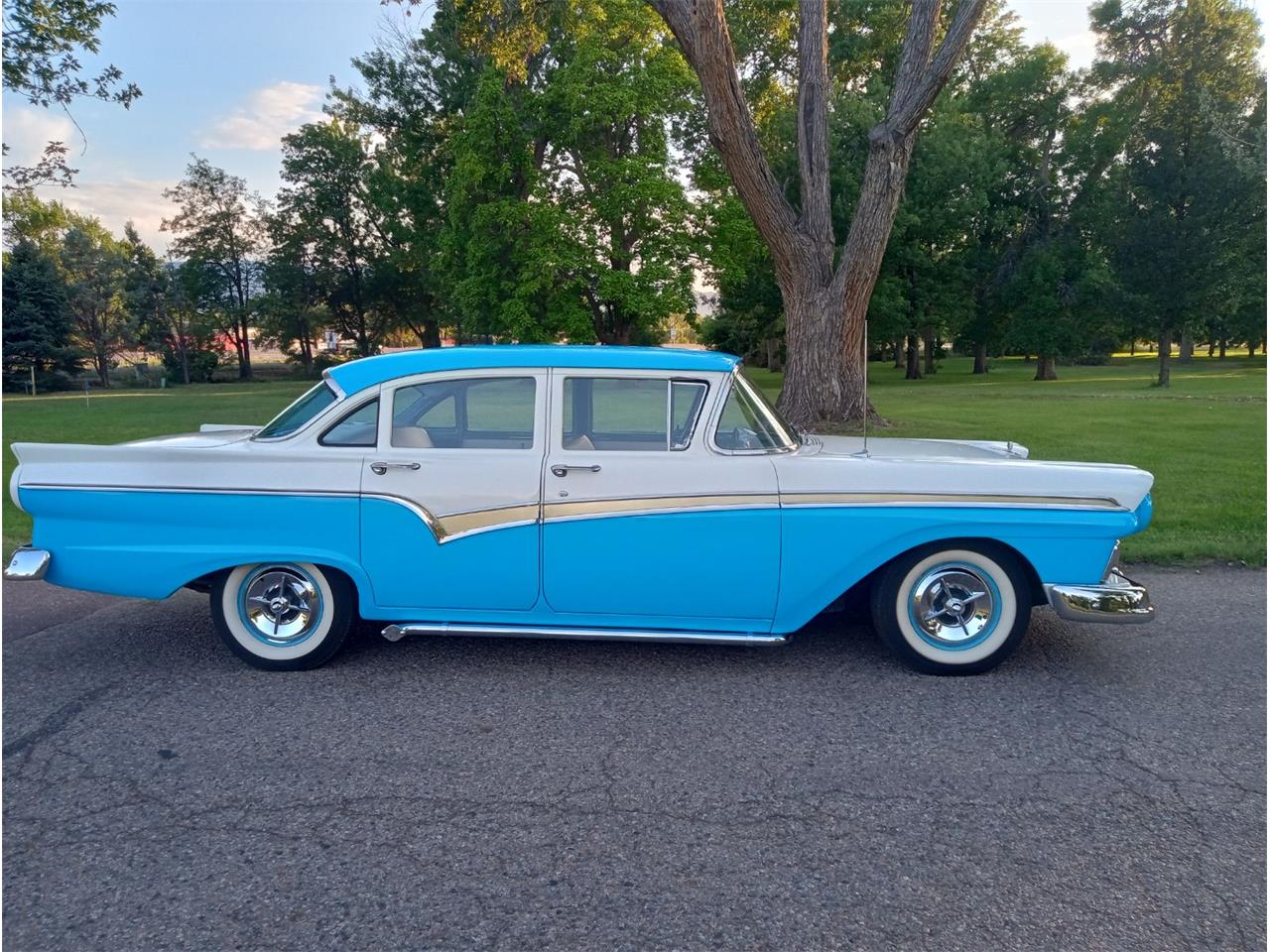 Ford-Custom-300-1957-Turquoise-and-cream-Blue-7