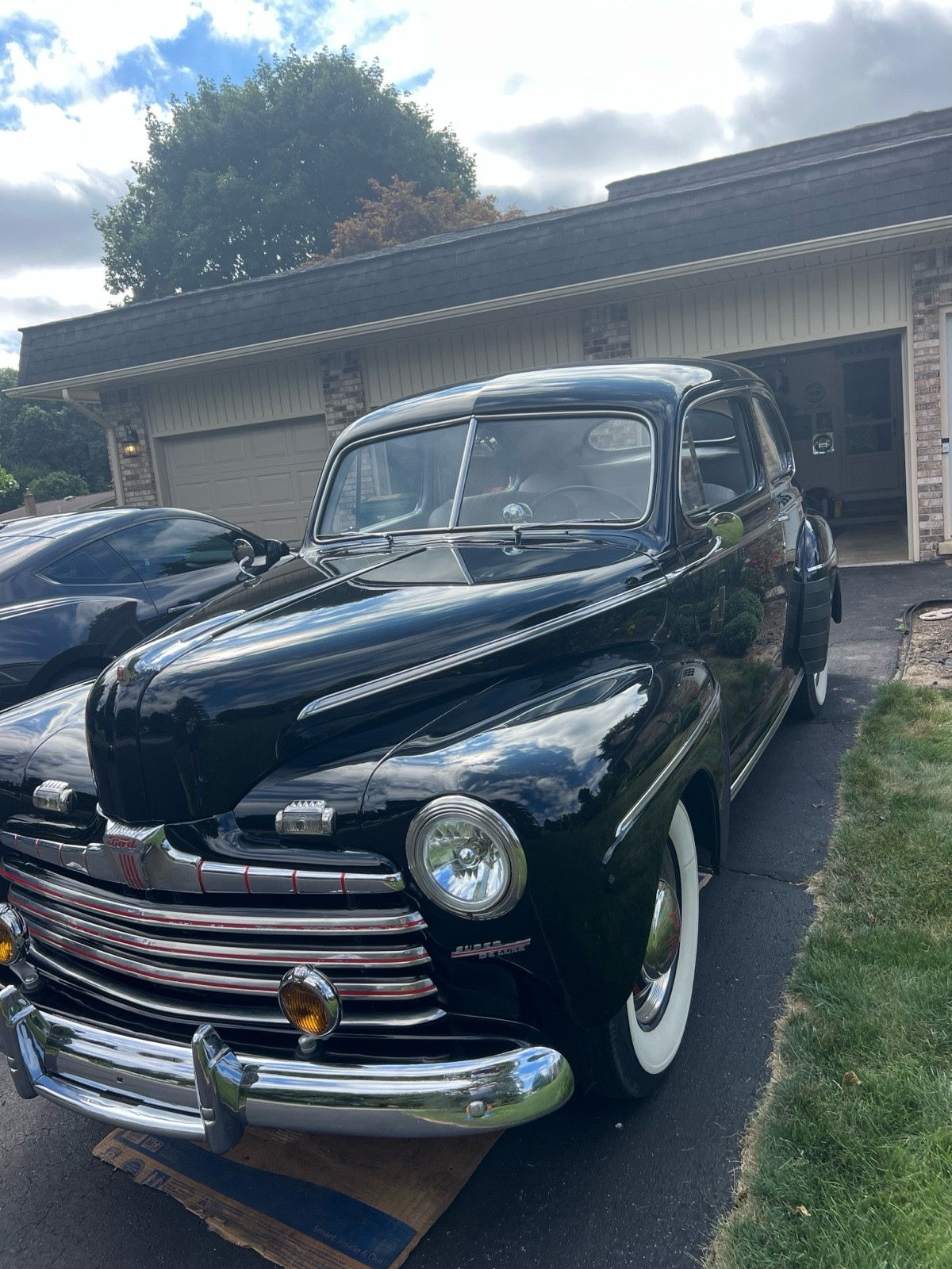 Ford-Custom-Deluxe-1946-1