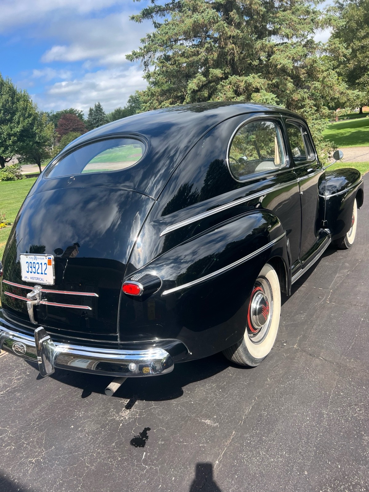 Ford-Custom-Deluxe-1946-2