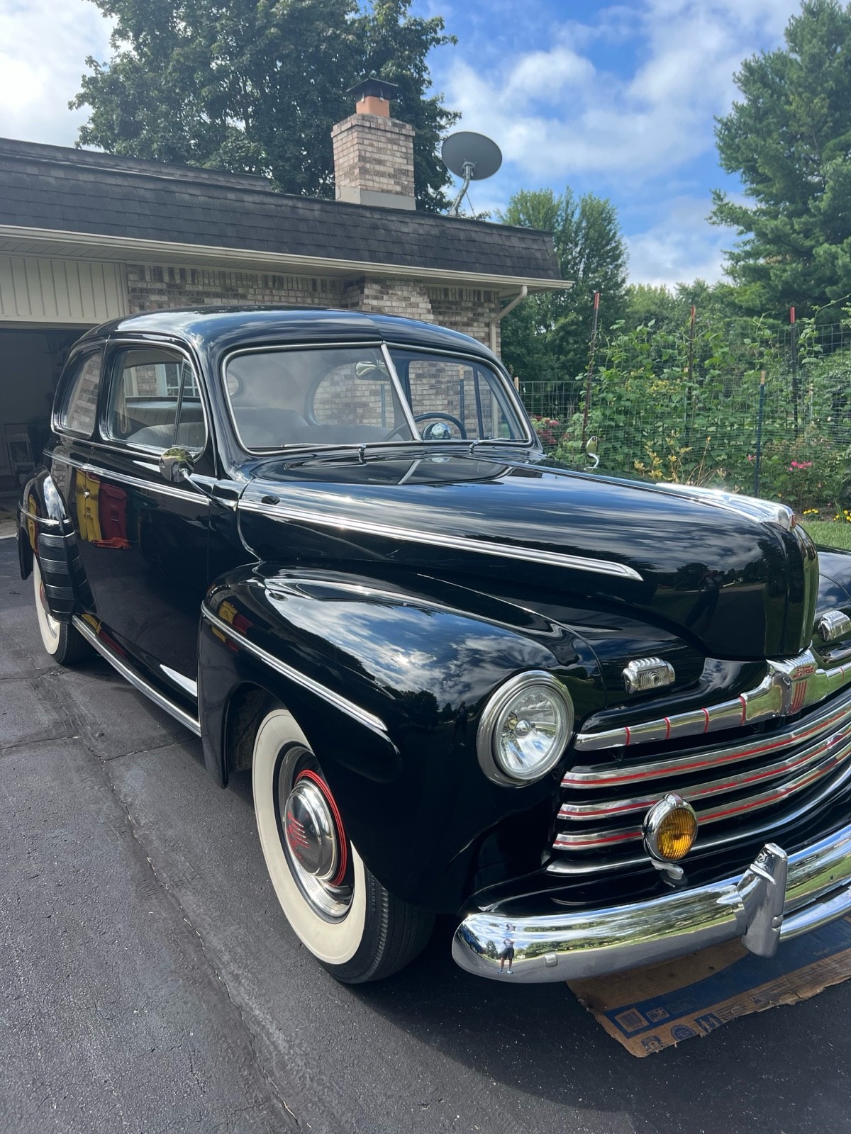Ford-Custom-Deluxe-1946