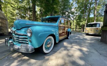 Ford-Custom-Deluxe-1947-Wagon-1