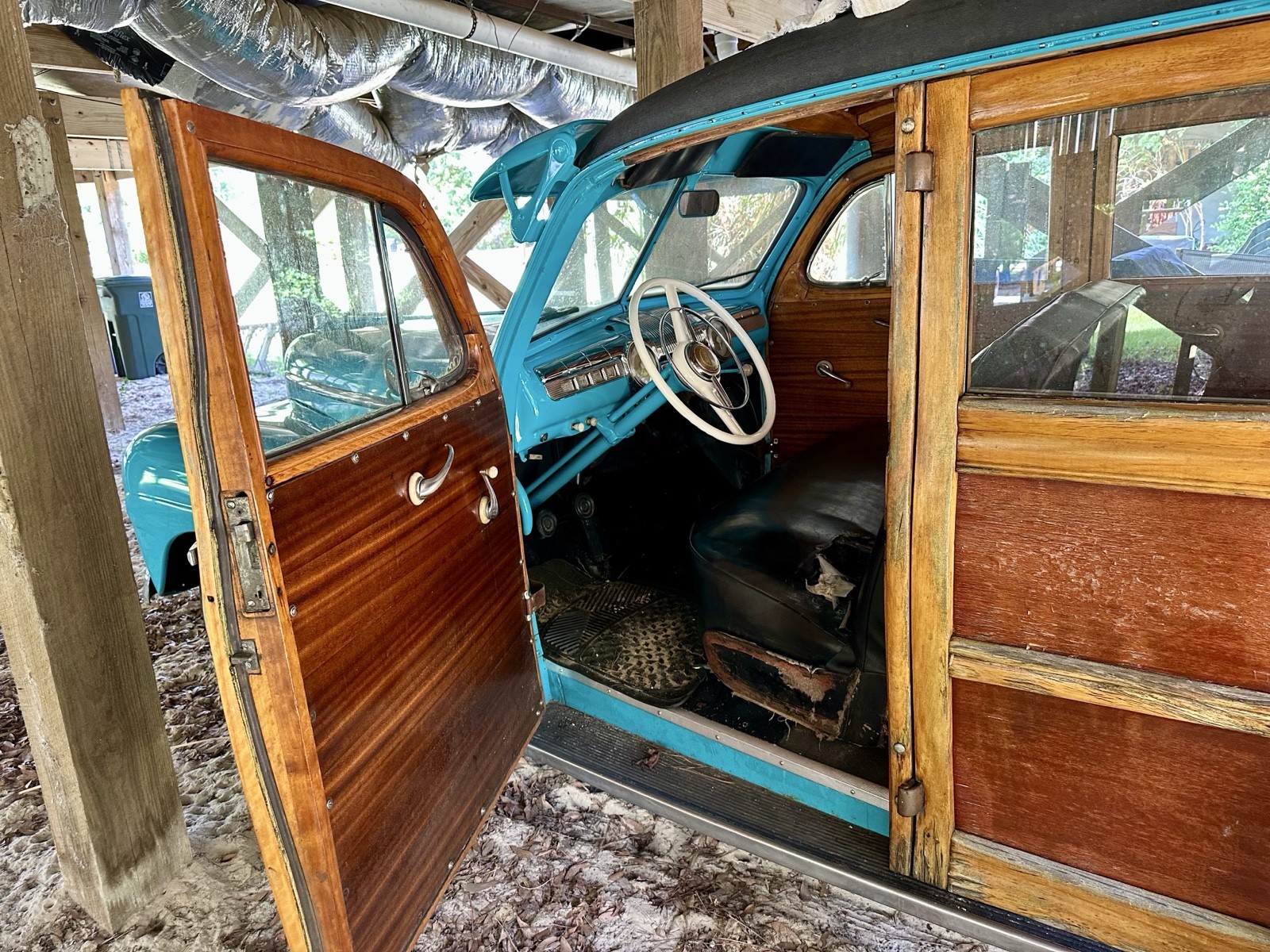 Ford-Custom-Deluxe-1947-Wagon-11