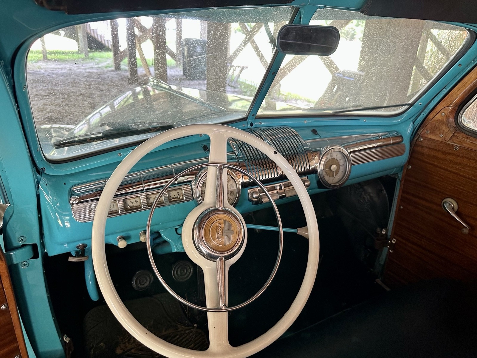 Ford-Custom-Deluxe-1947-Wagon-13