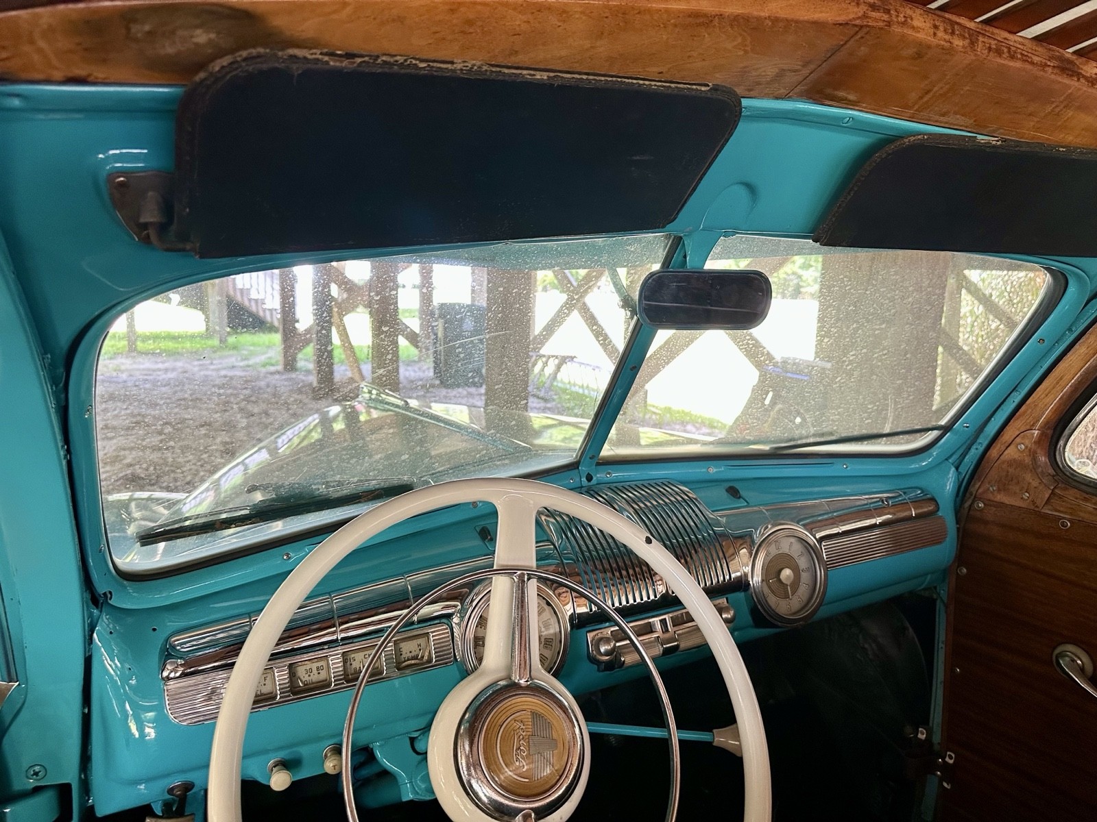 Ford-Custom-Deluxe-1947-Wagon-14