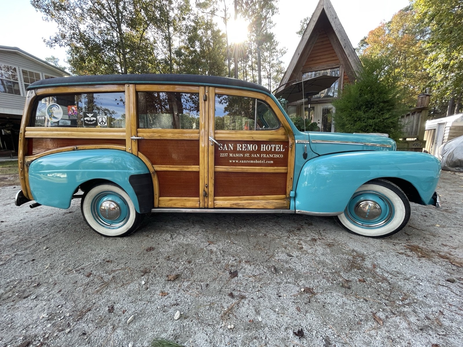 Ford-Custom-Deluxe-1947-Wagon-3