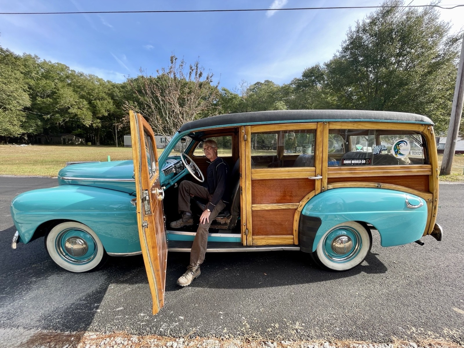 Ford-Custom-Deluxe-1947-Wagon-4