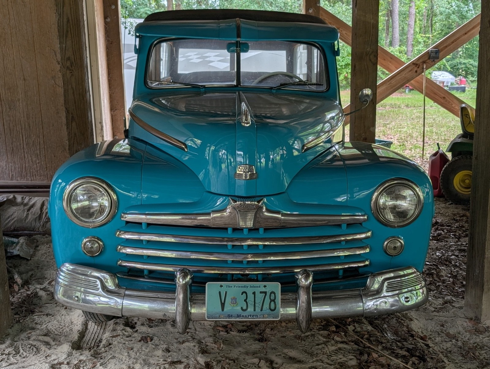 Ford-Custom-Deluxe-1947-Wagon-5