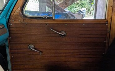 Ford-Custom-Deluxe-1947-Wagon-8