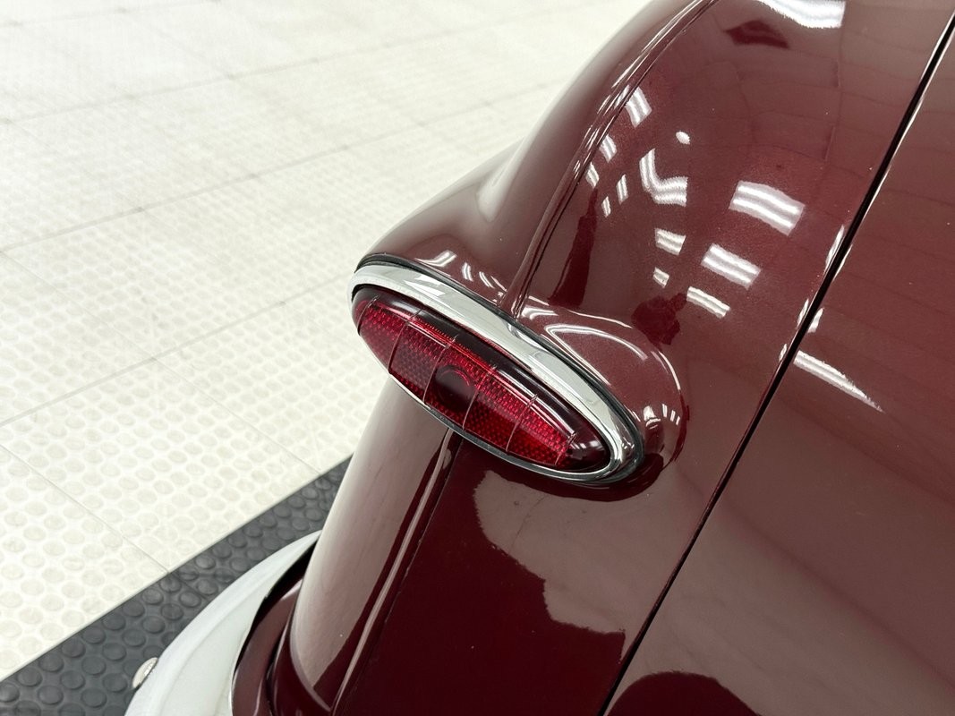 Ford-Custom-Deluxe-1950-Convertible-22