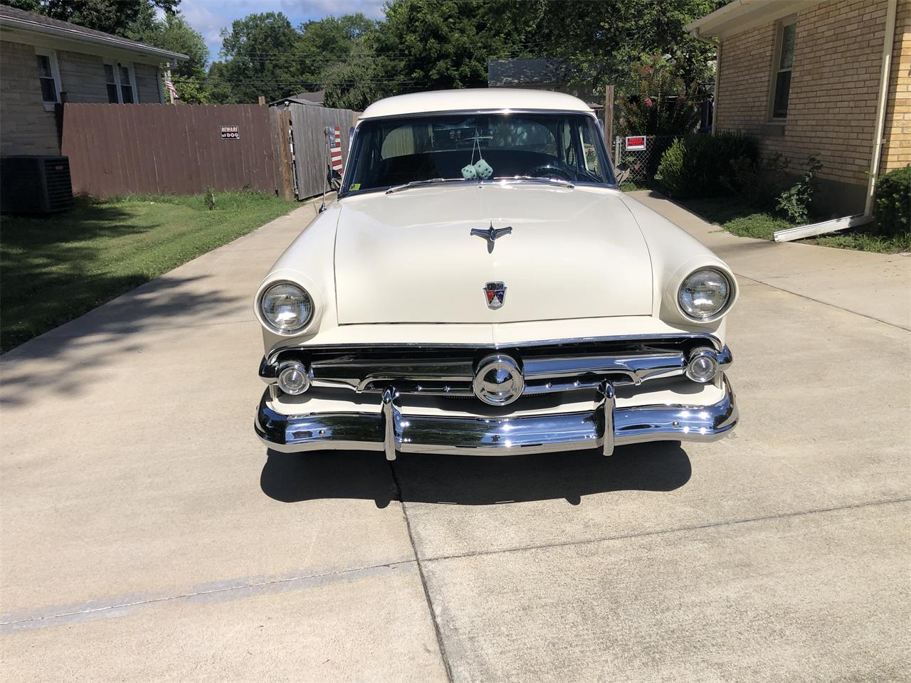 Ford-Customline-1954-White-Blue-1