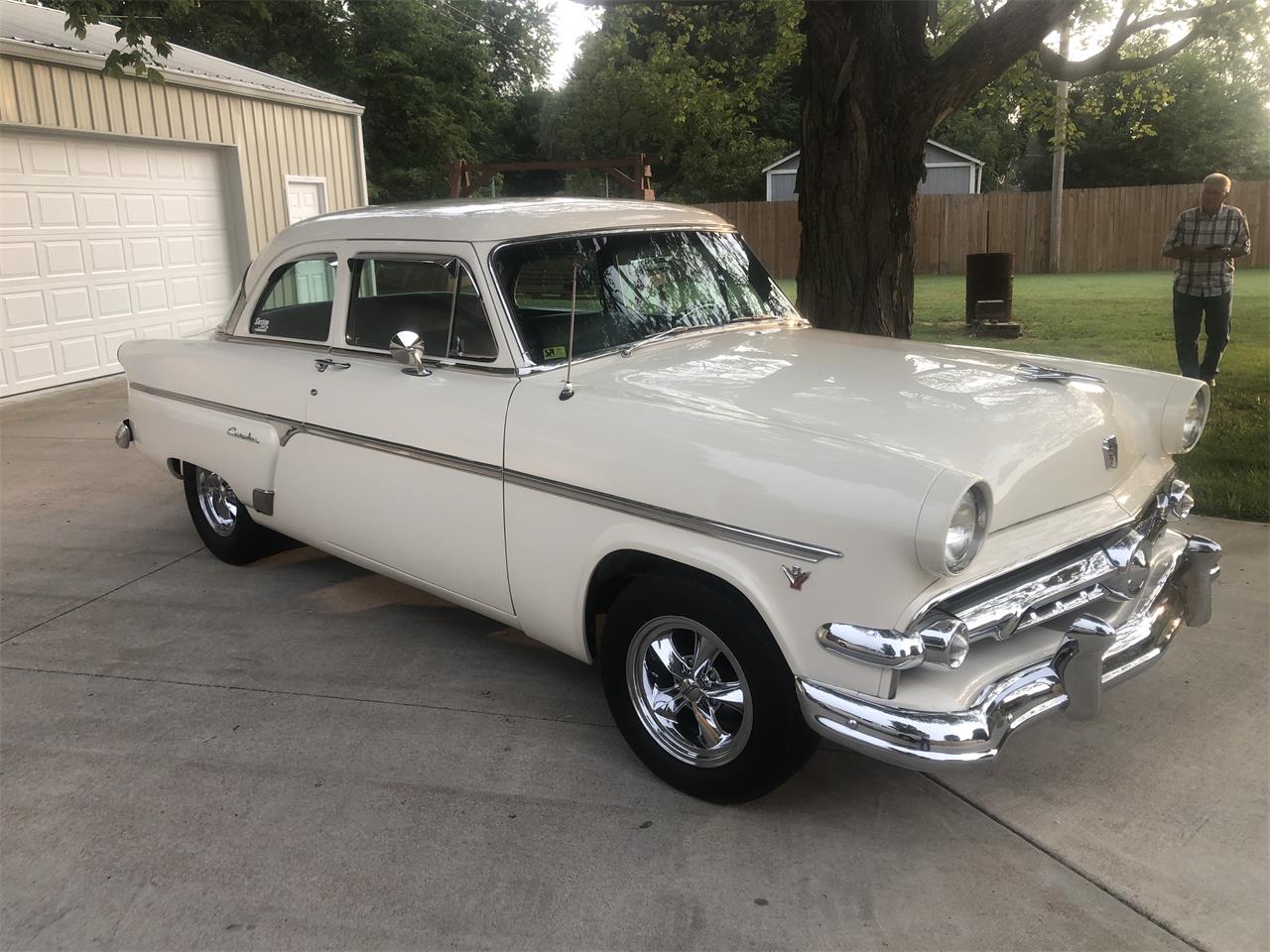 Ford-Customline-1954-White-Blue-11
