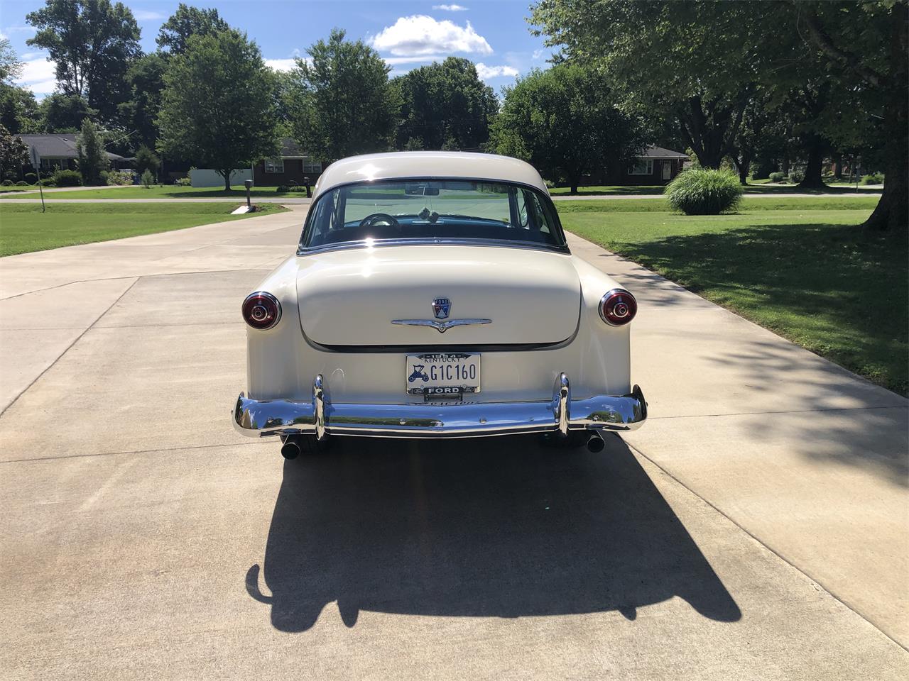 Ford-Customline-1954-White-Blue-15