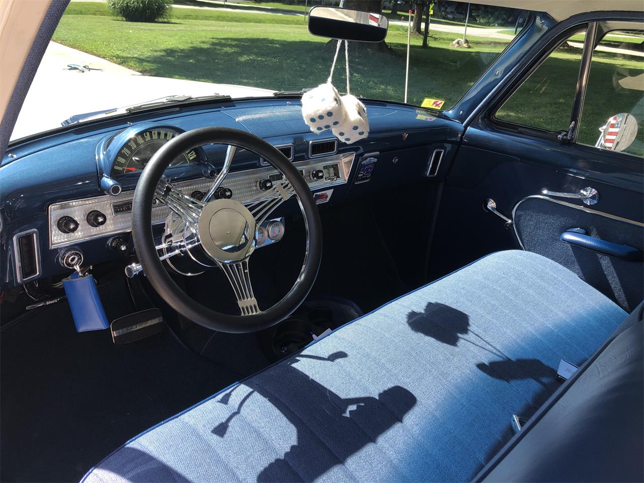Ford-Customline-1954-White-Blue-17