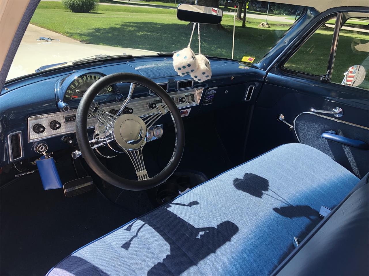 Ford-Customline-1954-White-Blue-18