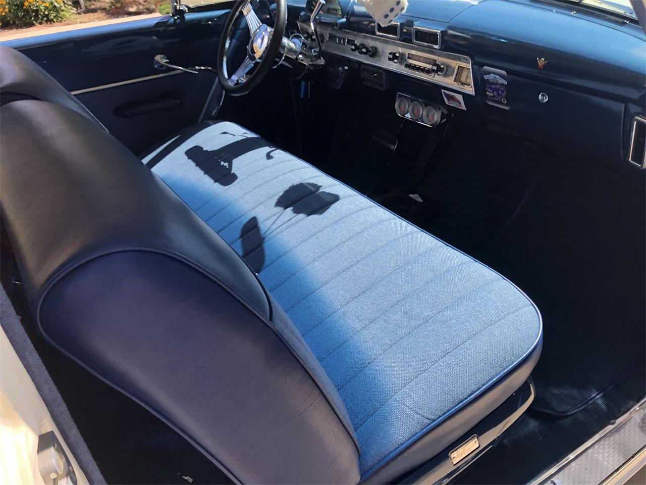 Ford-Customline-1954-White-Blue-32