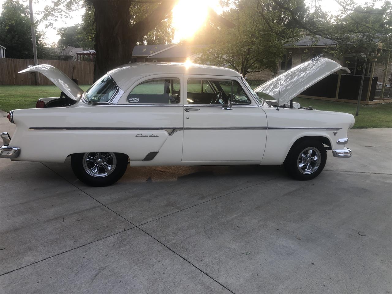 Ford-Customline-1954-White-Blue-34