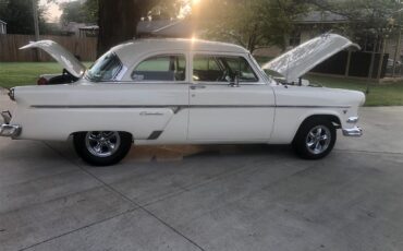 Ford-Customline-1954-White-Blue-36