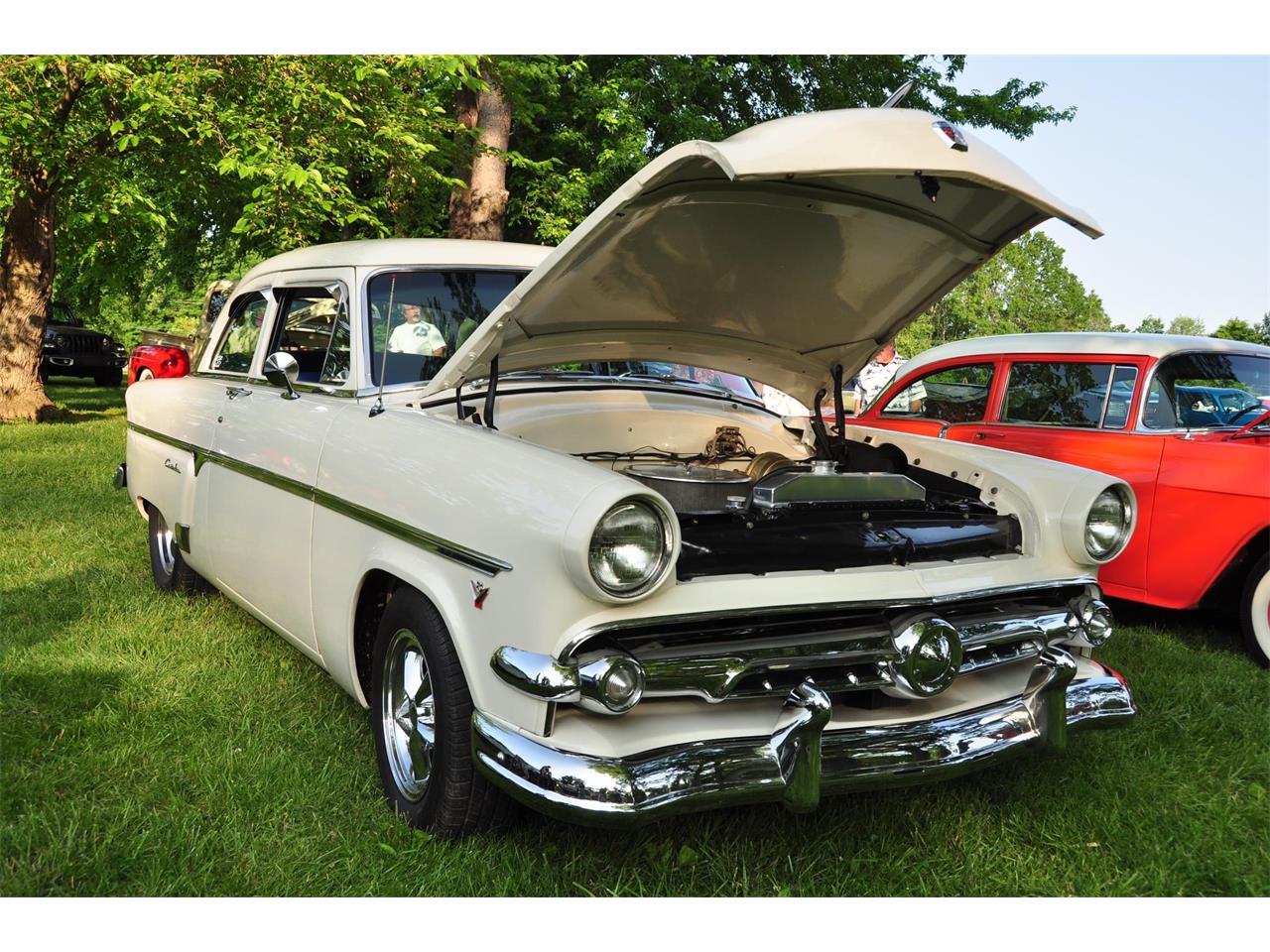 Ford-Customline-1954-White-Blue-37
