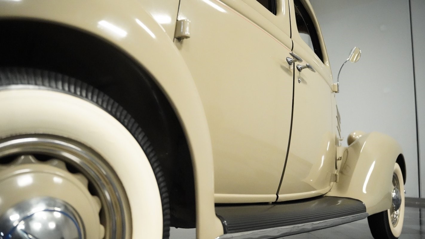 Ford-Deluxe-1936-Sedan-25