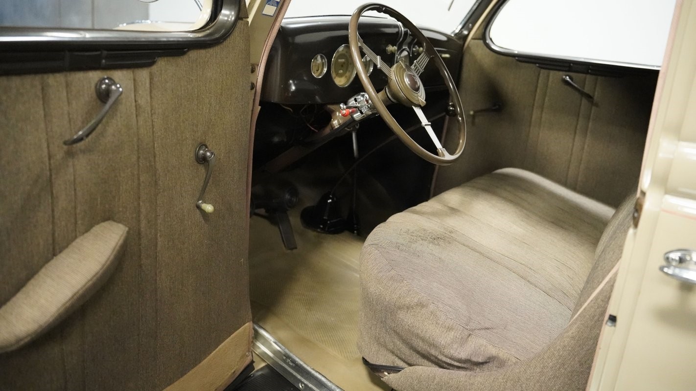Ford-Deluxe-1936-Sedan-4