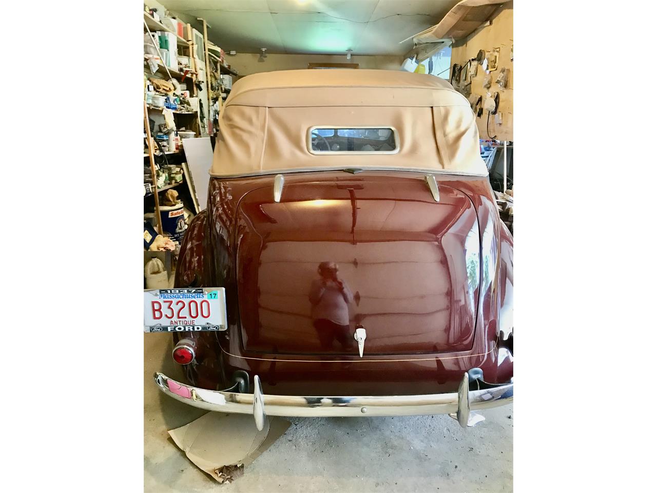 Ford-Deluxe-1937-Bright-Coach-Maroon-Tan-2