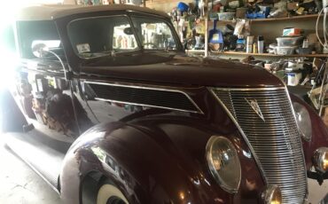 Ford-Deluxe-1937-Bright-Coach-Maroon-Tan-9