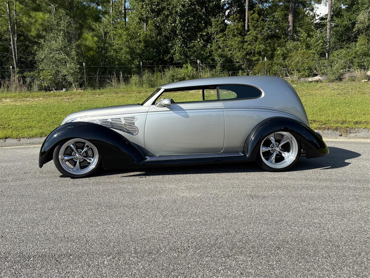 Ford-Deluxe-1939-blacksilver-black-1