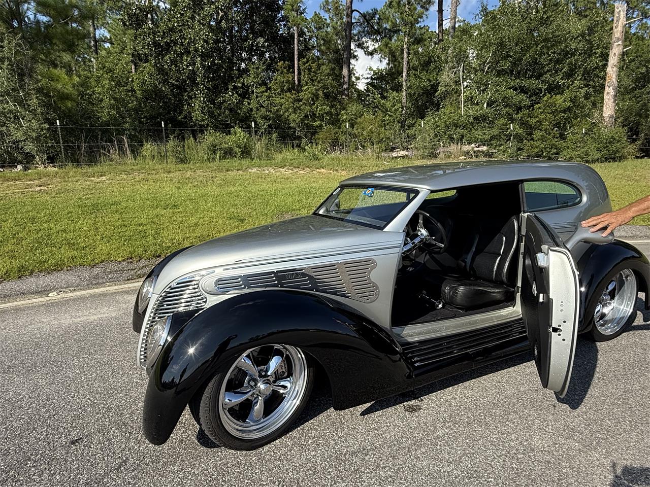 Ford-Deluxe-1939-blacksilver-black-2