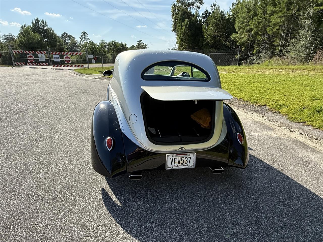 Ford-Deluxe-1939-blacksilver-black-5