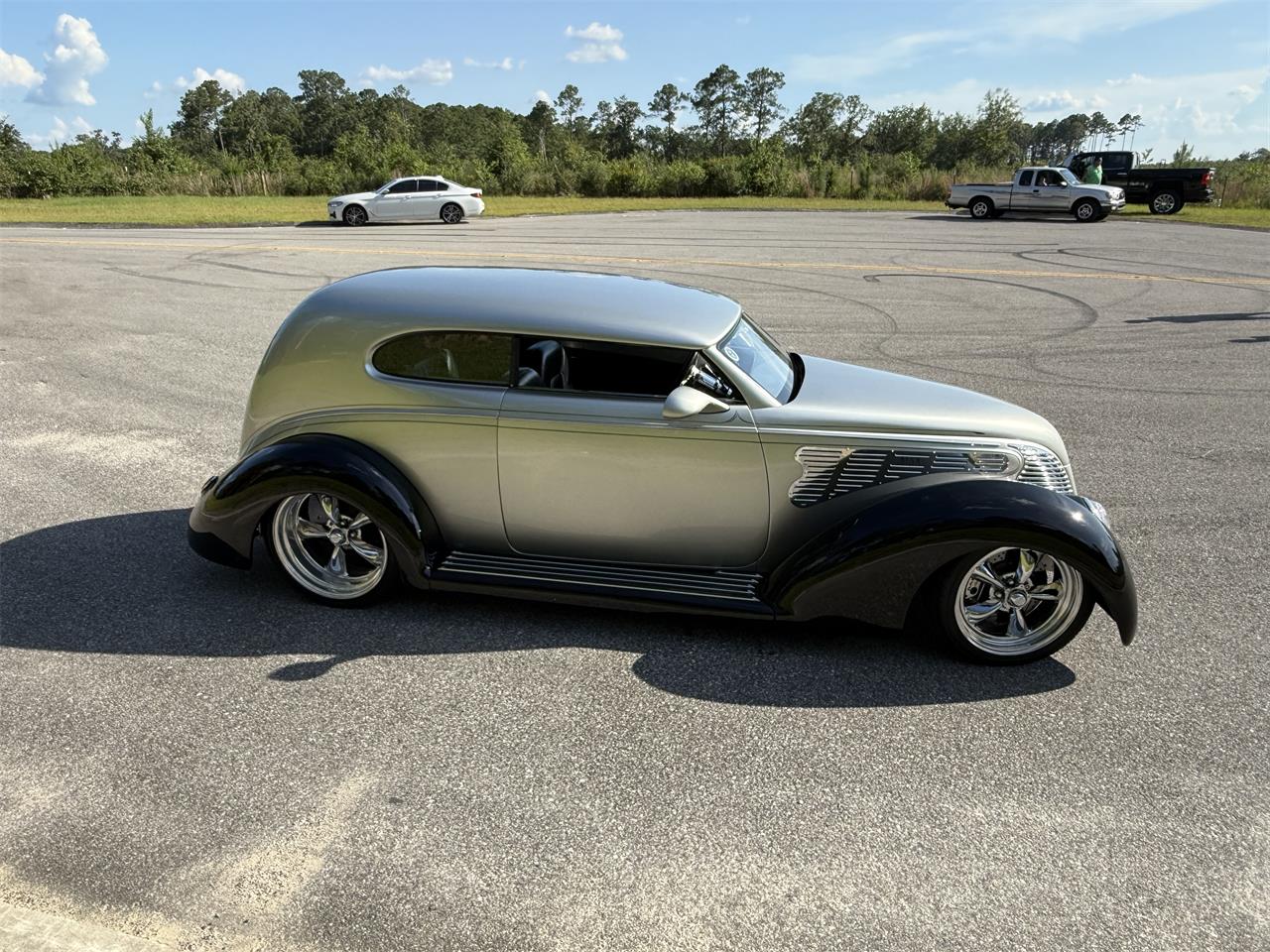 Ford-Deluxe-1939-blacksilver-black-6