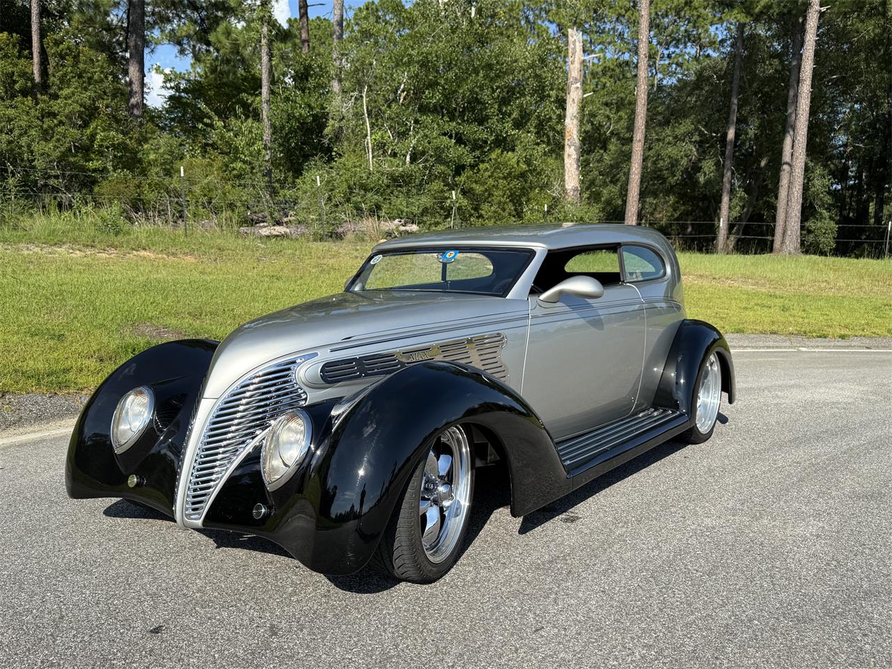 Ford-Deluxe-1939-blacksilver-black