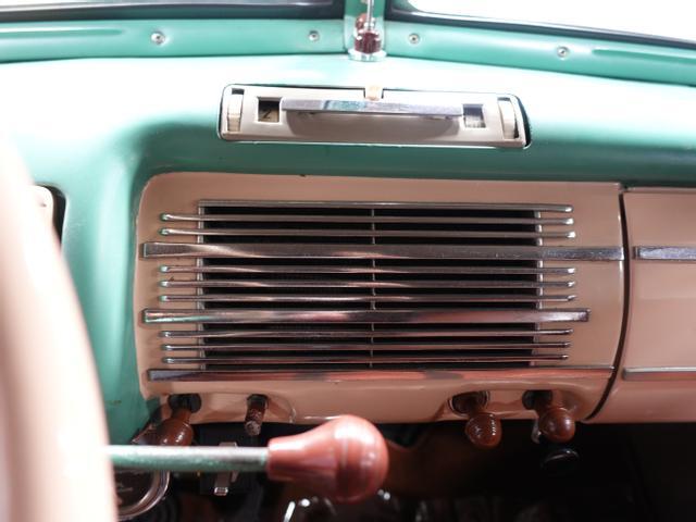 Ford-Deluxe-1940-13