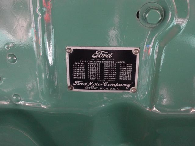 Ford-Deluxe-1940-23