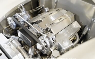 Ford-Deluxe-1940-Beige-Red-23