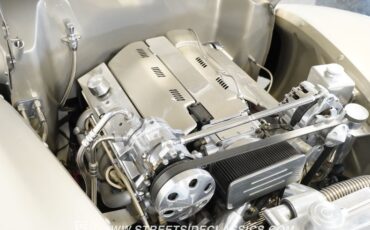 Ford-Deluxe-1940-Beige-Red-24